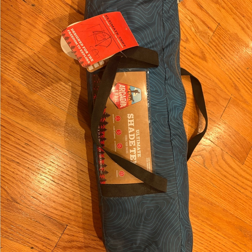 Arcadia Navy Pet Travel Carrier - retails 45.00 buy 50% off!)